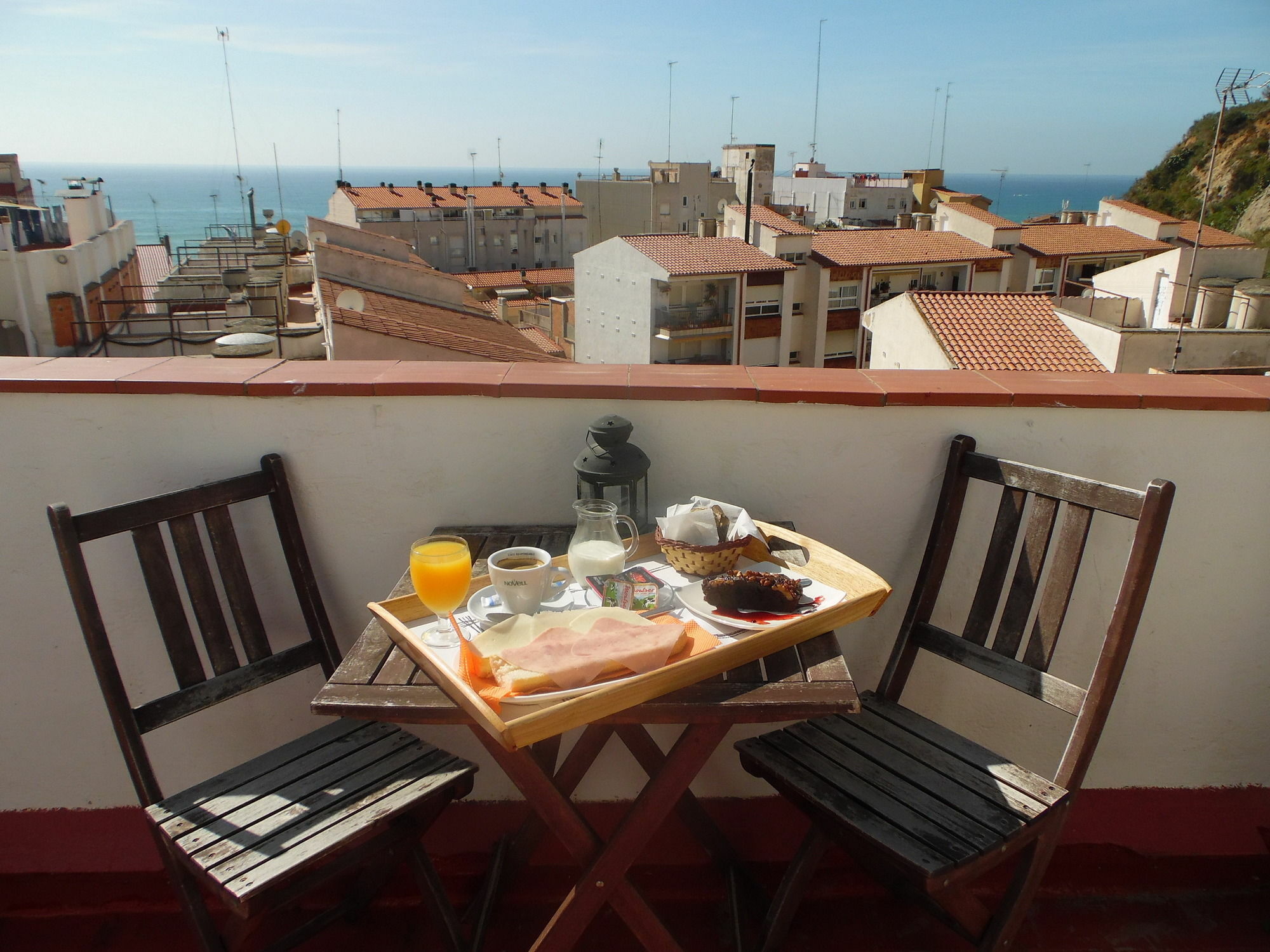 Guest house La Lluna 2*